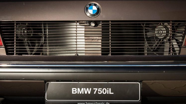 BMW E32 V16