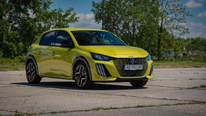 Peugeot 208-03